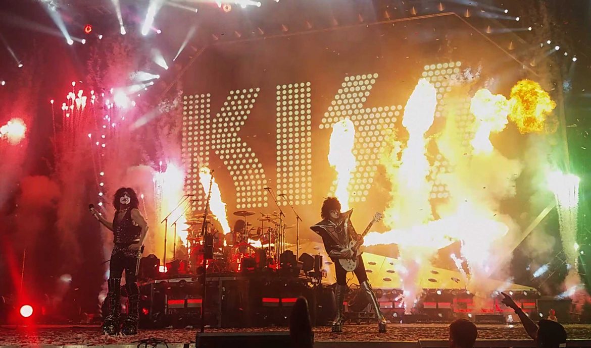 KISS sets Amsterdam on fire during End Of The Road tour